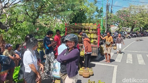 Operasi pasar LPG 3 kg di Legian, Bali.