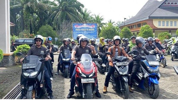 Palas Pj. Bupati Padang Lawas Dr. Edy Junaedi Harahap, S.STP, M.Si bertolak menuju Desa Siparau di Barumun Tengah dari titik keberangkatan di Kantor Bupati Palas. Tour ini merupakan bagian dari pengembangan paket wisata terintegrasi