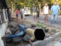 Pemotor di Sikka Tewas gegara Tabrak Pembatas Rumah Warga
