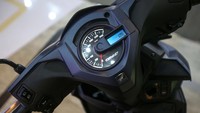 Fitur baru lainnya yakni Battery Indicator yang terdapat pada panel meter guna memberikan informasi kondisi accu sepeda motor.