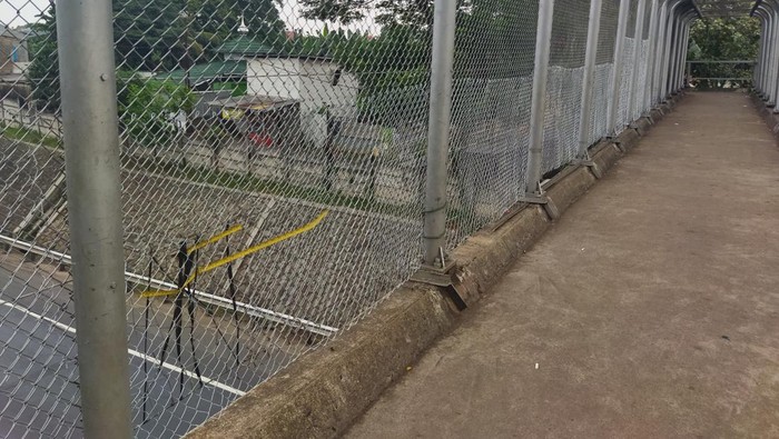 Penampakan JPO di Jati Asih Bekasi Lokasi Jatuhnya Bocah ke Jalan Tol