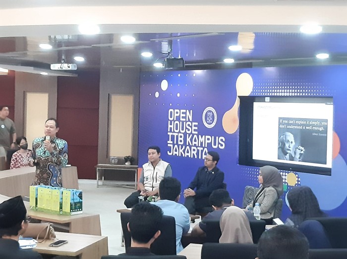 Pengenalan program international track bidang fisika ITB
