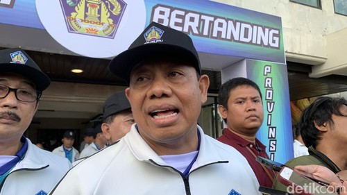 Pj Gubernur Bali Sang Made Mahendra Jaya saat membuka Pekan Olahraga Pelajar (Porjar) Bali di GOR Lila Bhuana, Denpasar, Senin (3/6/2024). (Foto: Rizki Setyo/detikBali)