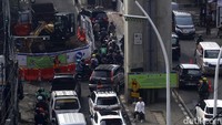 Untuk mengantisipasi macet, polisi memberlakukan rekayasa lalu lintas contra flow di Jalan Ciledug Raya kawasan ITC Cipulir Mas hingga kawasan perkantoran Lemigas hingga pukul 09.00 WIB. 
