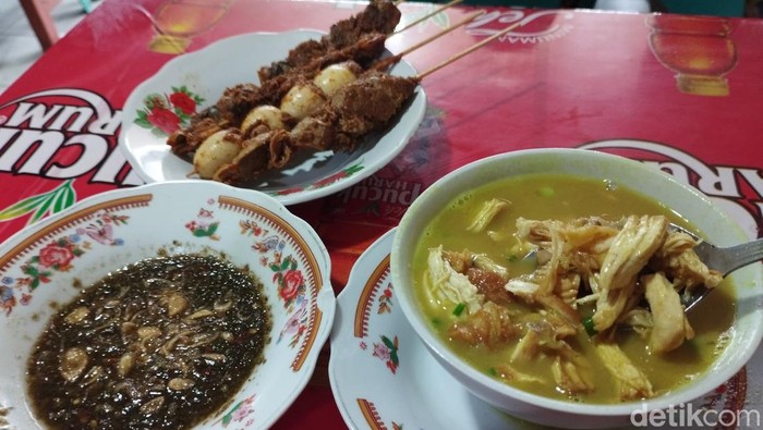 Potret seporsi menu di Nasi Soto Glugur