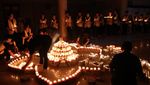 Lilin Berbentuk Stupa di Peringatan Tri Suci Waisak