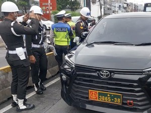 Puluhan Mobil Pelat TNI-Polri Penyerobot Jalur TransJ Terjaring Razia di Jaktim