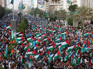 Ribuan Bendera Palestina Berkibar di Karachi