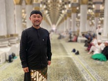 Ronal Surapradja Curhat Kepada Rasulullah di Masjid Nabawi