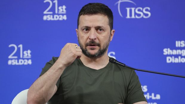 Ukraine's President Volodymyr Zelenskyy speaks during a press conference after the 21st Shangri-La Dialogue summit at the Shangri-La Hotel in Singapore, Sunday, June 2, 2024.  Zelenskyy urged a group of top defense officials at Asia’s premier security conference on Sunday to attend an upcoming peace summit, saying Ukraine was ready to hear “various proposals and thoughts” on ending the war with Russia.(AP Photo/Vincent Thian)