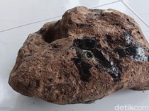 Batuan Aneh Ditemukan di Sukabumi, Kalau Dibakar Berbau Kemenyan