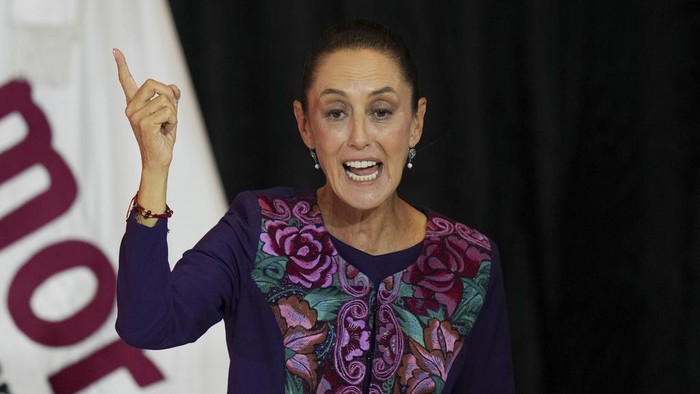Sosok Claudia Sheinbaum, Presiden Perempuan Pertama Meksiko Claudia Sheinbaum terpilih sebagai presiden perempuan pertama Meksiko. Dia menang telak pada pemilu Meksiko, Minggu (2/6/2024) waktu setempat.