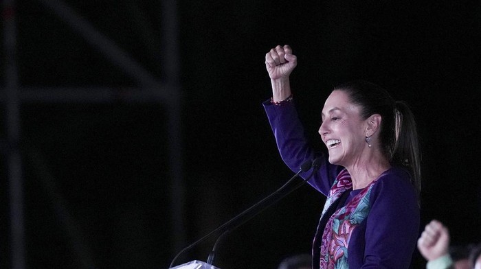 Claudia Sheinbaum terpilih sebagai presiden perempuan pertama Meksiko. Dia menang telak pada pemilu Meksiko, Minggu (2/6/2024) waktu setempat.