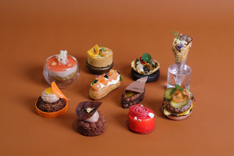 Spesial! Afternoon Tea dengan Kue dan Pastry dari Cokelat Asli Prancis