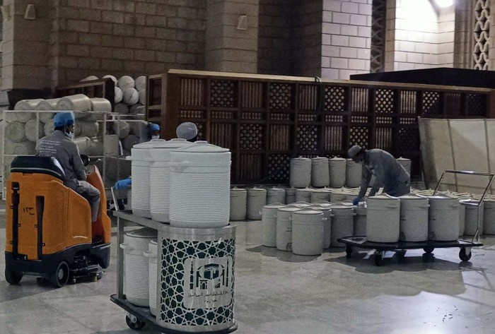 Kebersihan dan stok air Zamzam yang ada di Nasjid Nabawi Madinah selalu terjaga 24 jam. Mau tahu siapa dibalik itu semua?