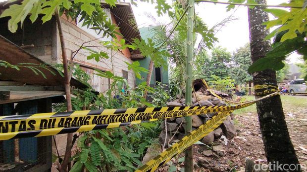 TKP penemuan mayat bocah di lubang galian jet pump di Bekasi