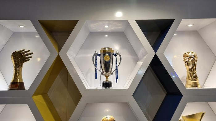 Trofi Liga 1 di Persib Store.