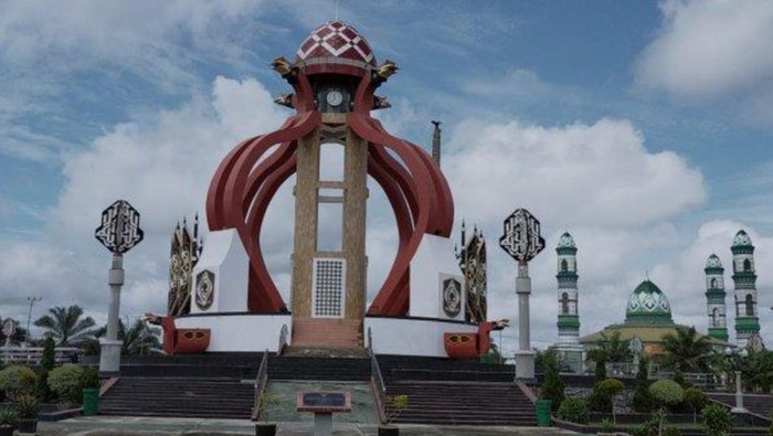 Tugu Perdamaian Sampit atau Bundaran Balanga.