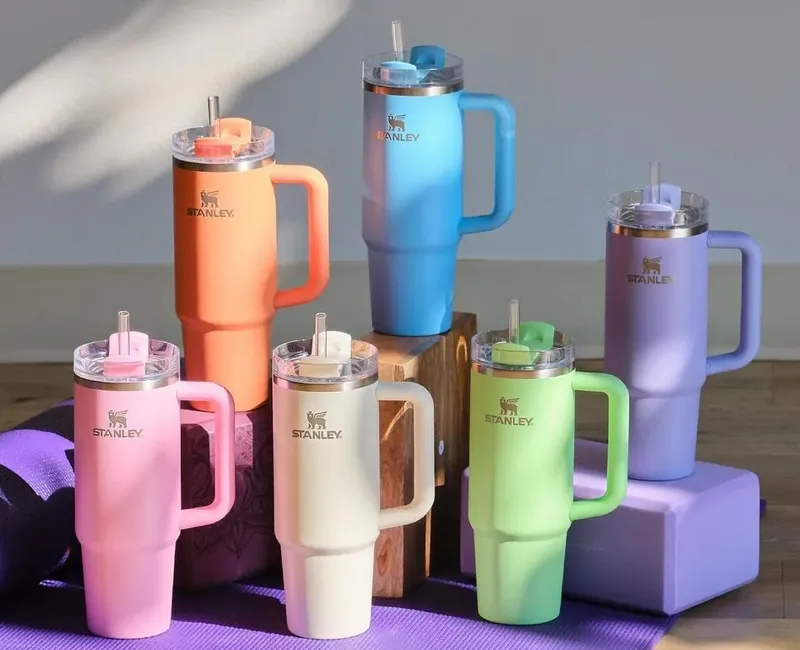 Tumbler Kekinian Stanley Ternyata Multifungsi Buat Tampung Barang