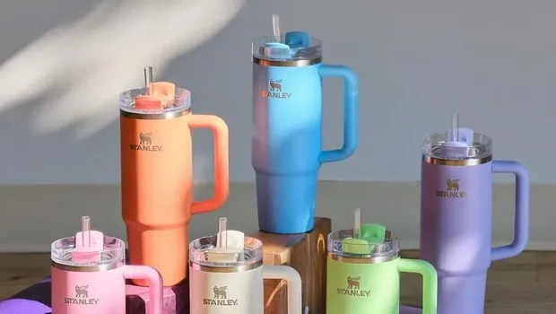 Tumbler Kekinian Stanley Ternyata Multifungsi Buat Tampung Barang