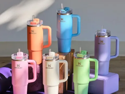 Tumbler Kekinian Stanley Ternyata Multifungsi Buat Tampung Barang