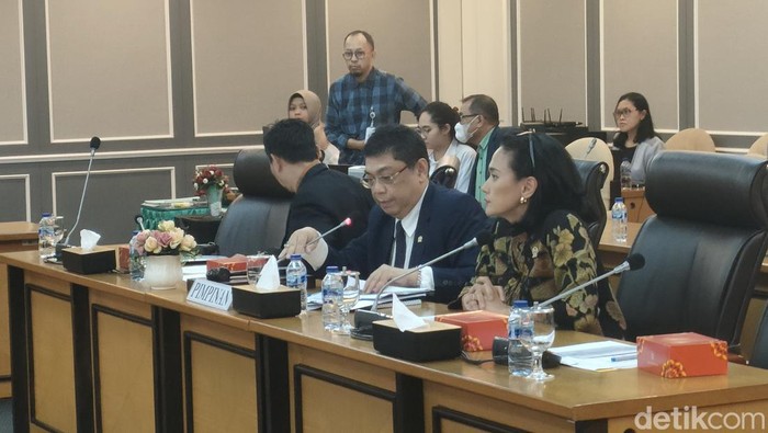 Utut Adianto PDIP (tengah). (Dwi Rahmawati/detikcom).