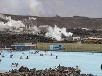 Blue Lagoon Buka Lagi, Latarnya Pemandangan Kawah Meletus