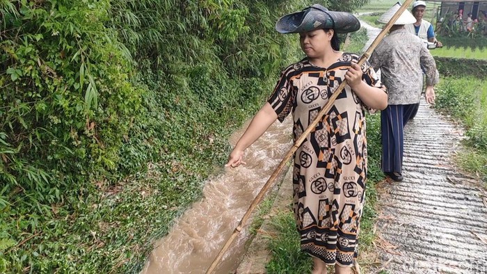 Warga tunjukan lokasi sungai bocah tenggelam