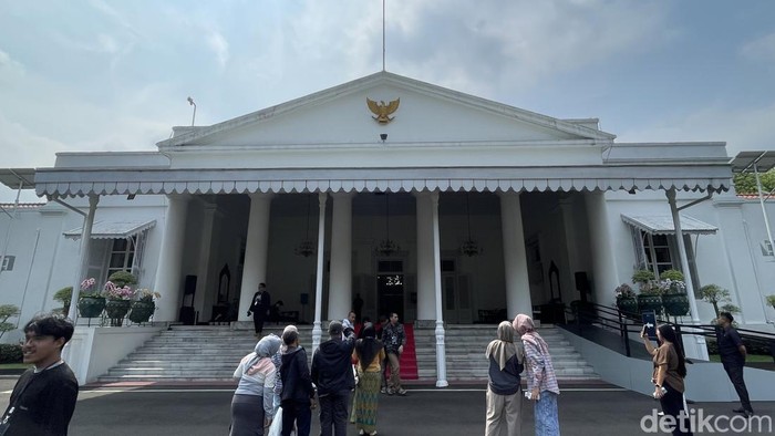 Wisata di Gedung Pakuan