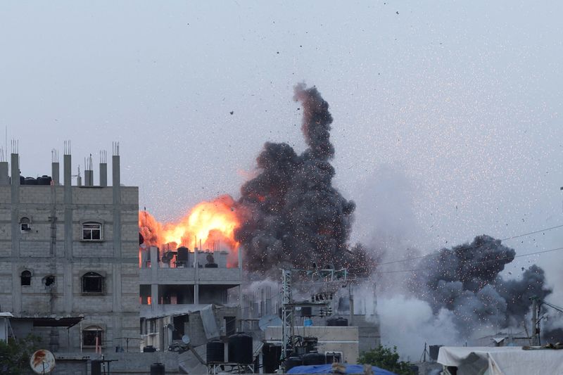 Smoke rises during an Israeli air strike in central Gaza Strip, June 3, 2024. REUTERS/Ramadan Abed