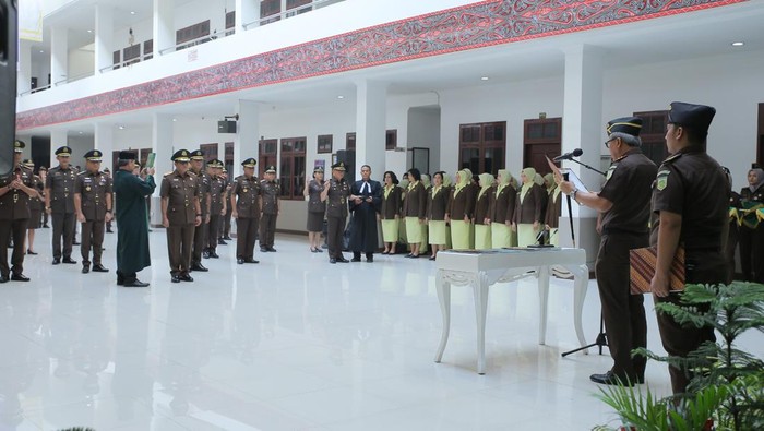16 pejabat di lingkungan Kejati Sumut dilantik hari ini. (Dok. Kejati Sumut)