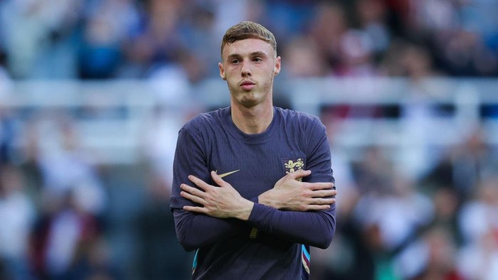 NEWCASTLE UPON TYNE, ENGLAND - JUNE 03: Cole Palmer of England celebrates after scoring his sides first goal from the penalty spot during the international friendly match between England and Bosnia & Herzegovina at St James Park on June 03, 2024 in Newcastle upon Tyne, England.  (Photo by James Gill - Danehouse/Getty Images)