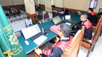 Jaksa Penuntut Umum (JPU) Kejaksaan Negeri (Kejari) Aceh Barat, Yusni Febriansyah Efendi menjelaskan, keempat terdakwa dalam kasus ini dianggap melanggar undang-undang keimigrasian dengan membawa para pengungsi etnis rohingya masuk ke dalam wilayah Indonesia melalui laut secara ilegal.