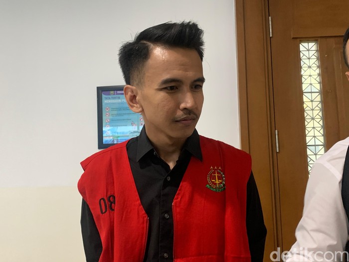 Adam Deni Dijatuhi Hukuman 6 Bulan Penjara, Berharap Pengurangan Hukuman