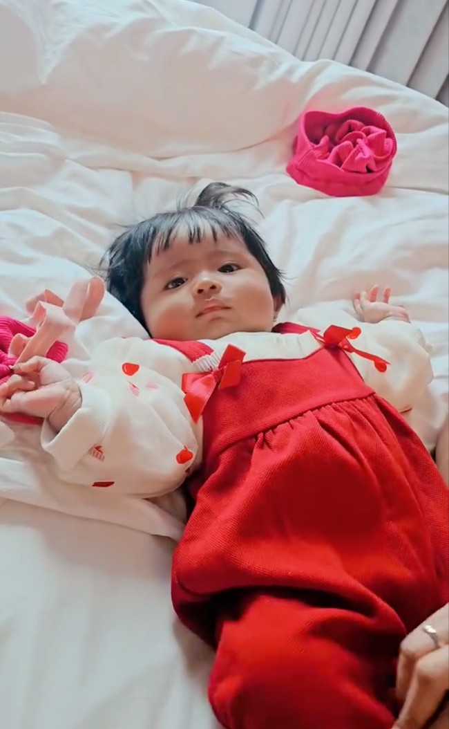 Melihat paras lucu dan imut baby Cundamani, tak sedikit netizen yang ikut gemas. Gemessss iihh, komentar salah seorang netizen. MasyaAllah dedek geumus, tambah netizen lain. Foto: Instagram