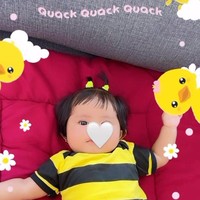 Meski wajahnya sempat ditutupi sebagian namun sudah terlihat putri Denny Caknan dan Bella Bonita cantik serta menggemaskan. Bayi yang diberi nama Cundamani itu pun kerap mendapat pujian dari para netizen. Foto: Instagram