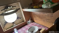 Selain itu, tempat tinggal di dalam kapal pun terbilang kurang layak. Untuk satu kamar berukuran sekitar 3,5 x 3,5 meter, biasa dihuni hingga 11 orang. Tindak kekerasan dan beban kerja berlebihan disebut-sebut telah menjadi makanan sehari-hari hingga semunya dicurahkan ke dalam tulisan di sepanjang dinding kamar.  