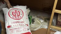 Sementara berdasarkan keterangan dari para ABK WNI, diceritakan bahwa terjadi diskriminasi dari pihak China. Dalam hal ini, banyak akses seperti makanan hingga rokok yang dibatasi, padahal sebelumnya hal itu masuk ke dalam bahan kesepakatan kerja ABK. Salah satu contohnya ABK China mengonsumsi beras khusus asal China dan bisa mengakses ikan segar sementara ABK Indonesia tidak.  