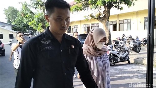 BW, ASN Kejati NTB ditangkap polisi gegara gelapkan mobil warga Kota Mataram, Selasa (4/6/2024). (Ahmad Viqi/detikBali)