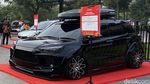 Daihatsu Rocky Tampil Klimis Serba Hitam