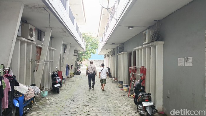 Bhabinkamtibmas Gayamsari saat mengecek lokasi spa yang ternyata tempat kos.