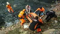 Jenazah tersebut diduga merupakan maling kabel yang meninggal karena tersengat aliran listrik.