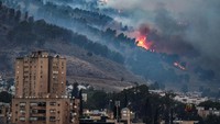 Tampak api berkobar di hutan wilayah Kiryat Shmona, Israel, 3 Juni 2024.