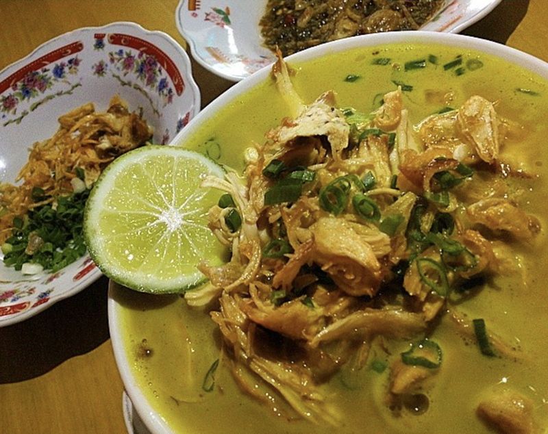 Gurih Berempah! Nasi Soto Glugur Favorit di Medan Sejak 1990