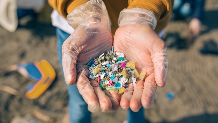 Warga Indonesia Paling Banyak Konsumsi Mikroplastik di Dunia, Ini Risetnya