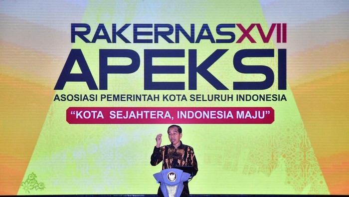 Jokowi membuka Rakernas XVII Apeksi di Balkpapan.