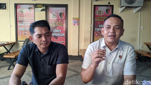 Kasat Reskrim Polresta Mataram Kompol I Made Yogi Purusa Utama dan Kanit Ranmor Satreskrim Polresta Mataram Ipda Binawa Subandoro, Selasa (4/6/2024). (Ahmad Viqi/detikBali)
