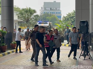 Kejagung Limpahkan 2 Tersangka Korupsi Timah ke Kejari Jaksel