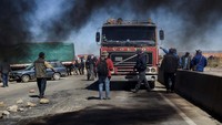 Mereka memprotes kekurangan bahan bakar dan dolar AS di Bolivia. 