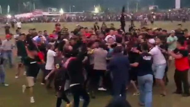 Kericuhan laga Tarkam Bener Bersatu Cup 2024 Piala Bupati Kabupaten Semarang.